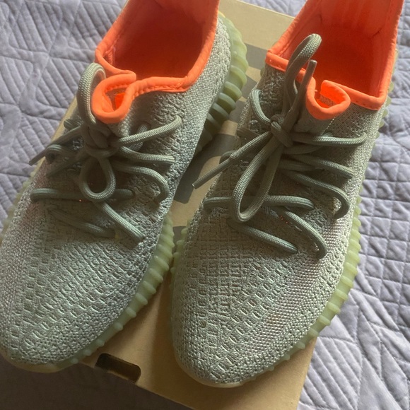 women's size 5.5 yeezy boost 350 v2 desert sage - Picture 5 of 5